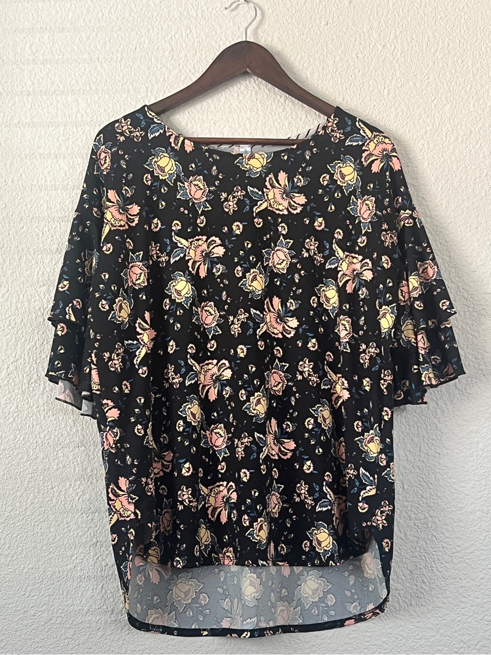 Paisley Grace Black Floral Layered Ruffle Sleeve Blouse Size M